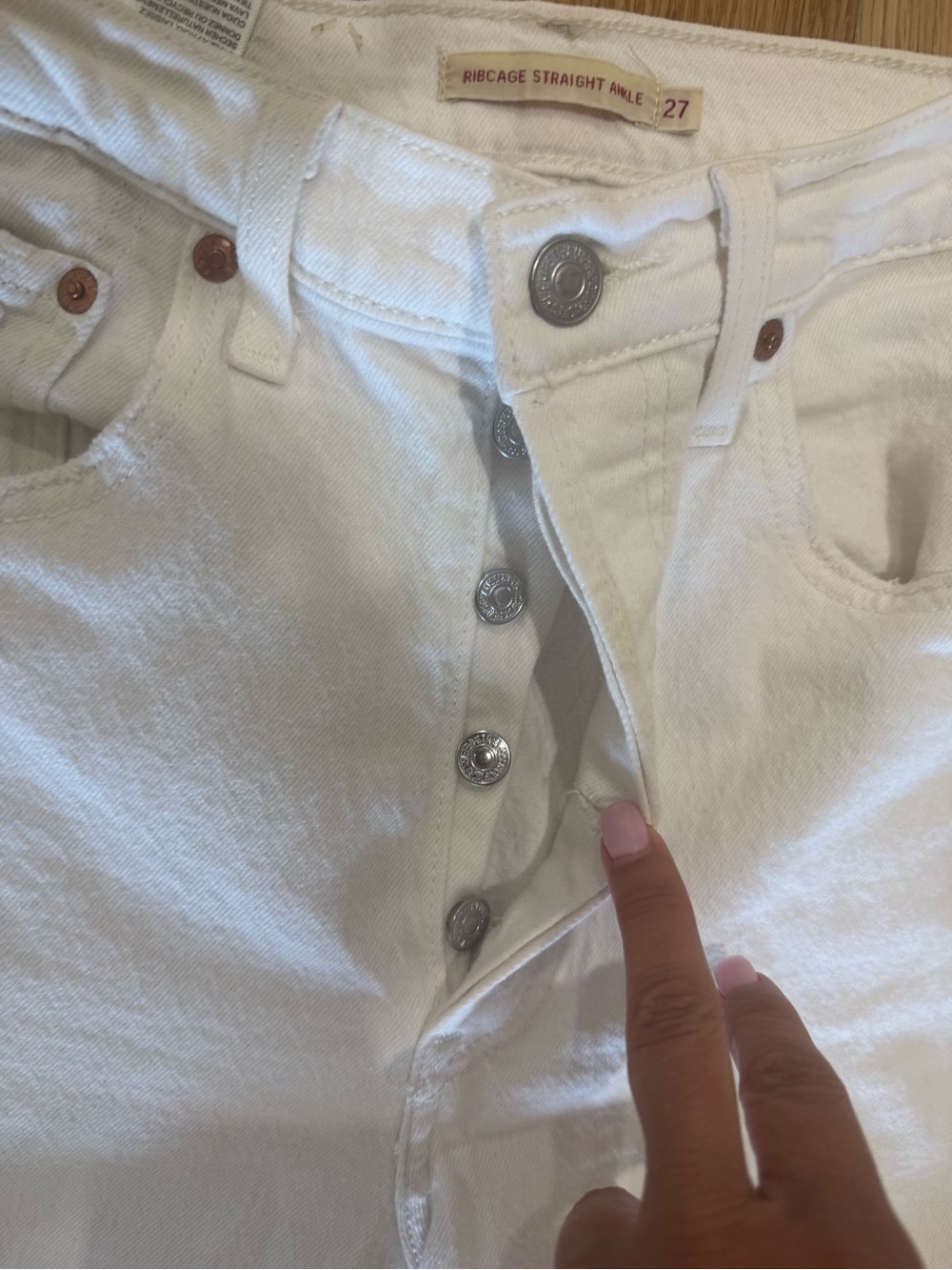 Levi's High Rise White Women’s Jeans size 27 Button Fly Closure - Picture 3 of 10
